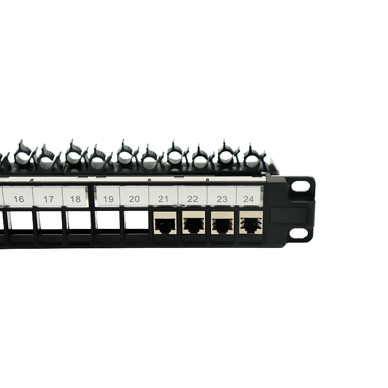 Vad är skillnaden mellan en fiberpanel och en patchpanel?